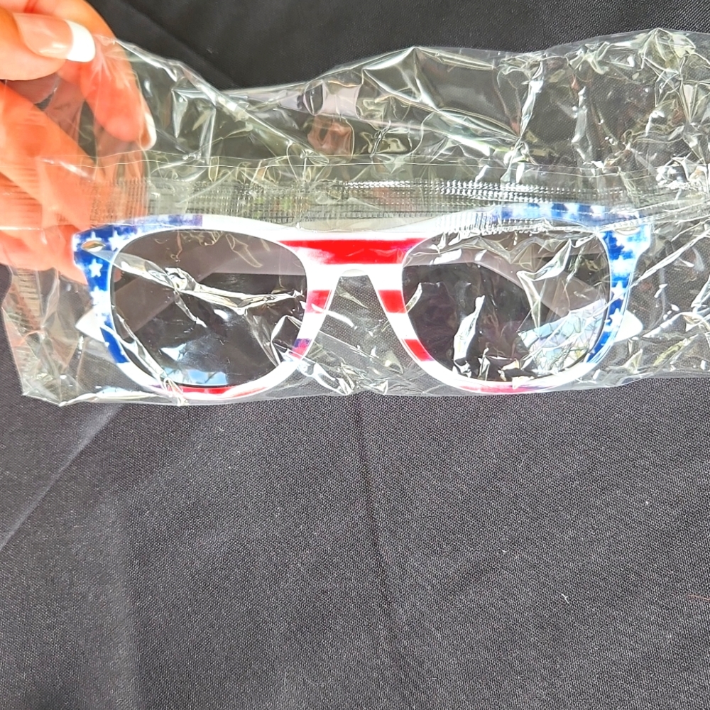 NEW Budweiser American Flag Sunglasses (Unisex)